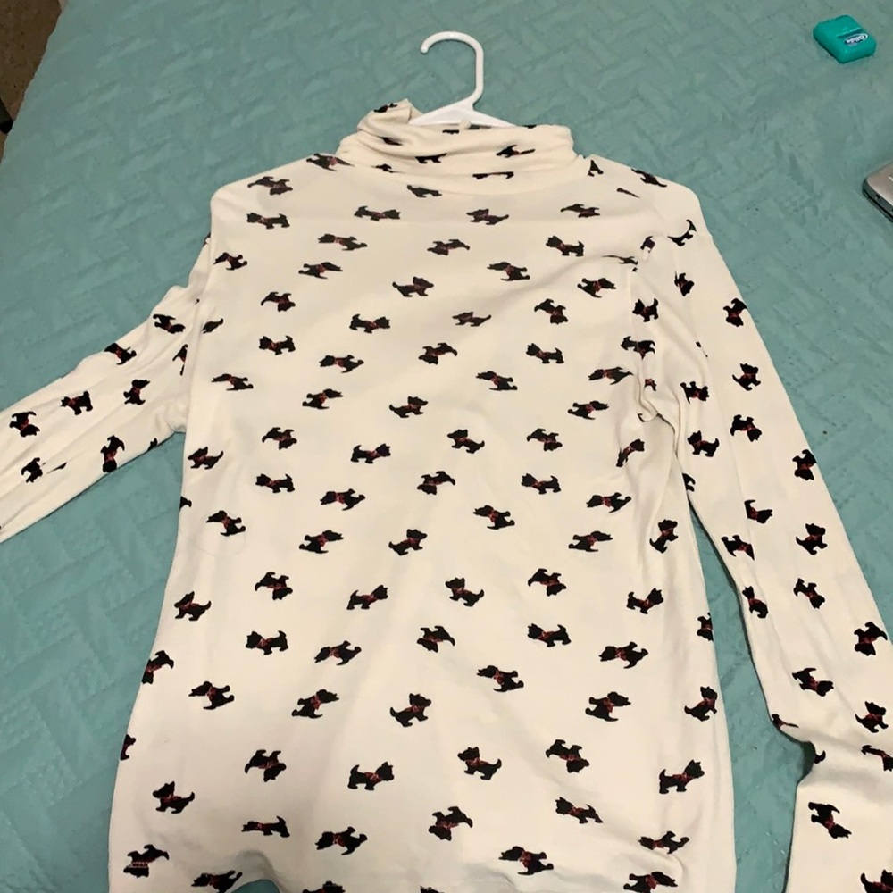 Puppy pattern turtleneck